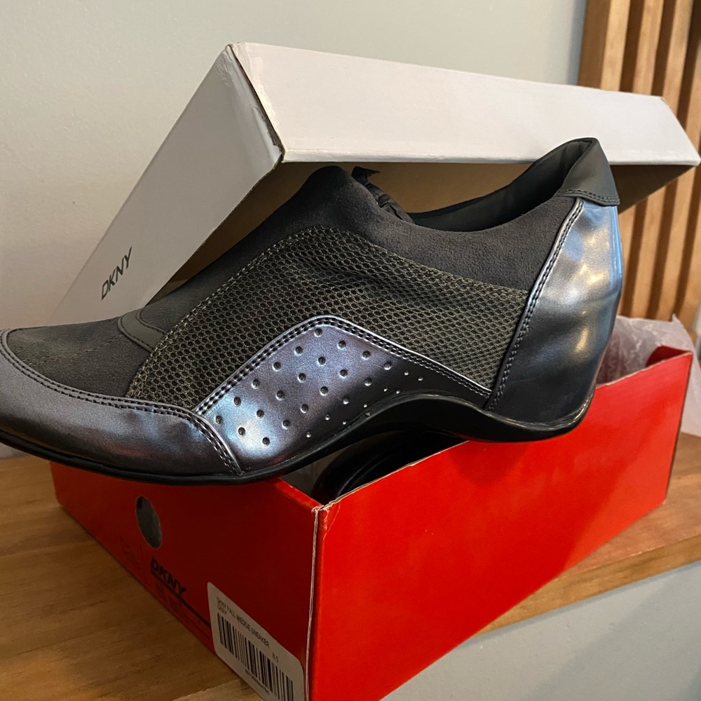 Brand new DKNY SILVER GUNMETAL PEWTER SNEAKER 8.5